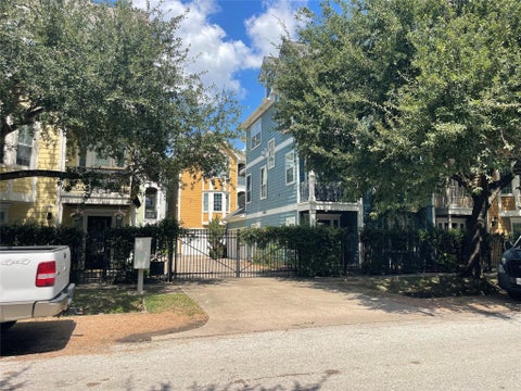 Photo of 219 W 27th Street #D, Houston, TX 77008 (MLS # 29168027)