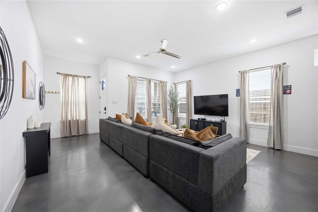 Photo of 4209 Mckinney Street #1, Houston, TX 77023 (MLS # 905641)
