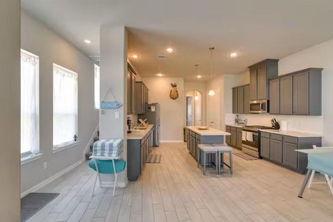Tiny photo for 1111 San Jacinto Street, La Porte, TX 77571 (MLS # 96350624)
