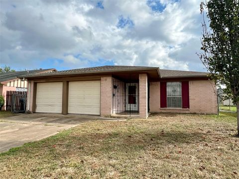Photo of 12819 Claygate Drive, Houston, TX 77047 (MLS # 57221385)