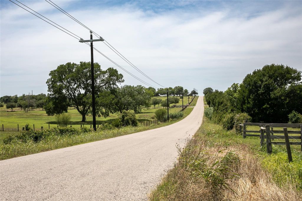 Photo of 5427 Mustang Road, Brenham, TX 77833 (MLS # 10130946)