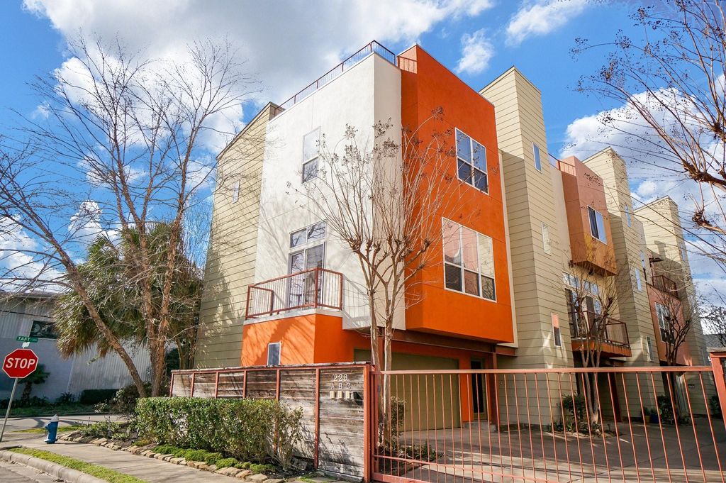 Photo of 228 Willard Street #A, Houston, TX 77006 (MLS # 74248076)