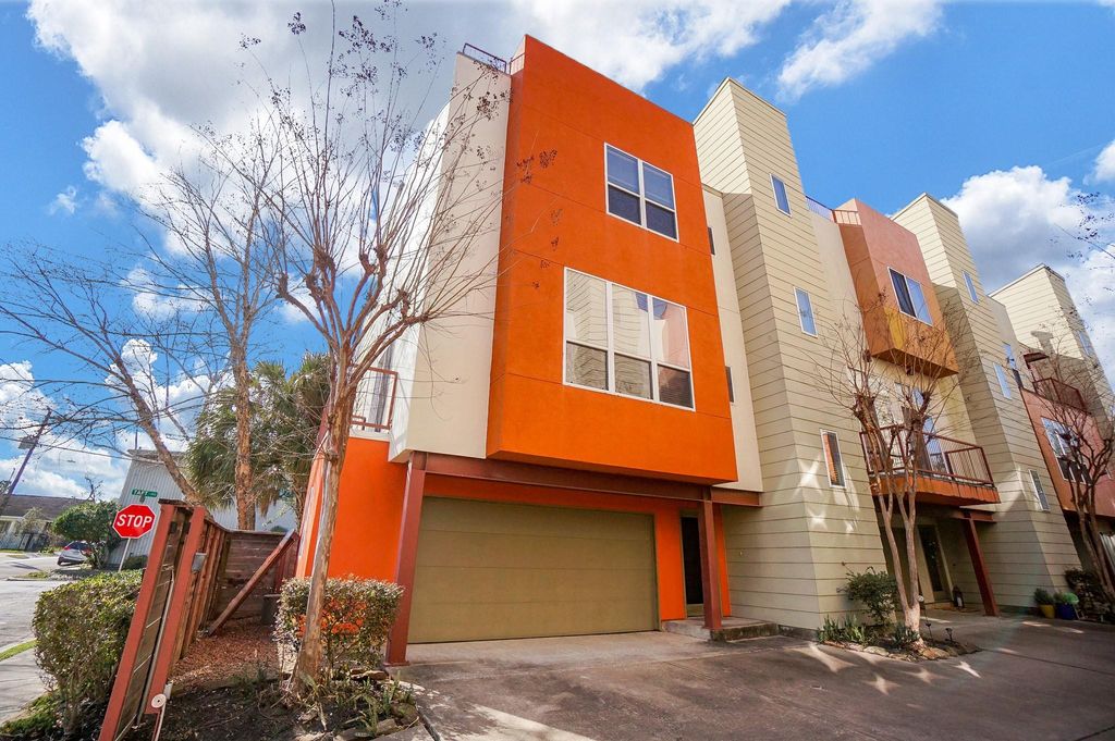 Photo of 228 Willard Street #A, Houston, TX 77006 (MLS # 74248076)