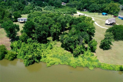 Photo of 247 Fishermans Trail, Huntsville, TX 77320 (MLS # 63148372)
