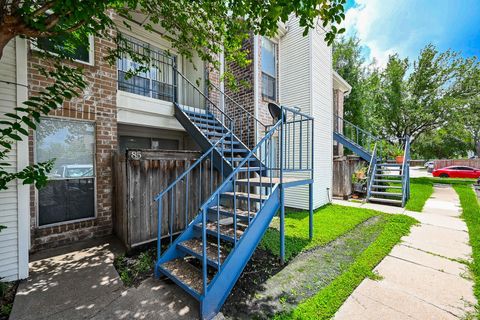 Photo of 3900 Woodchase Drive #86, Houston, TX 77042 (MLS # 77288384)