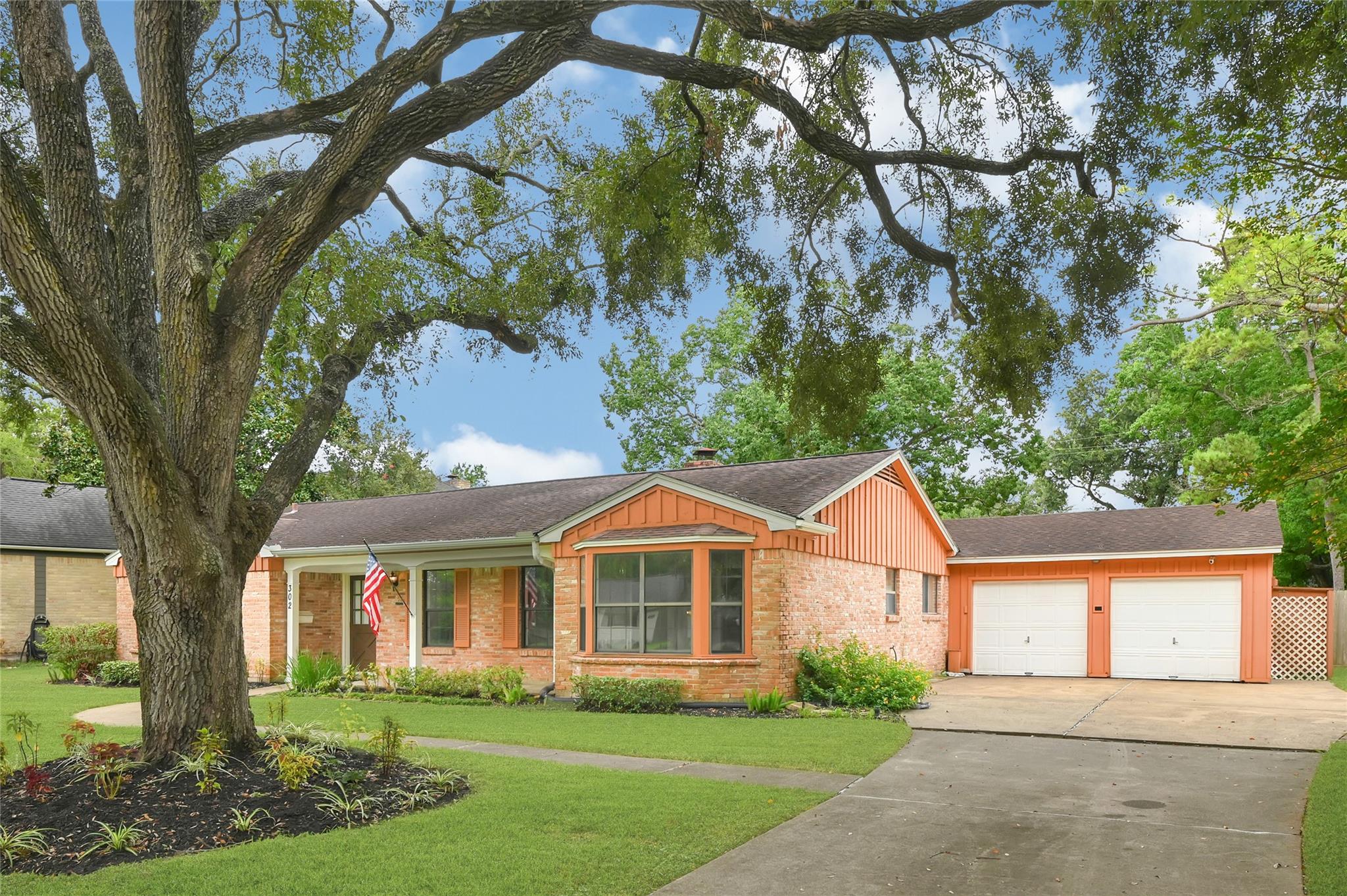 302 Bayou View Drive