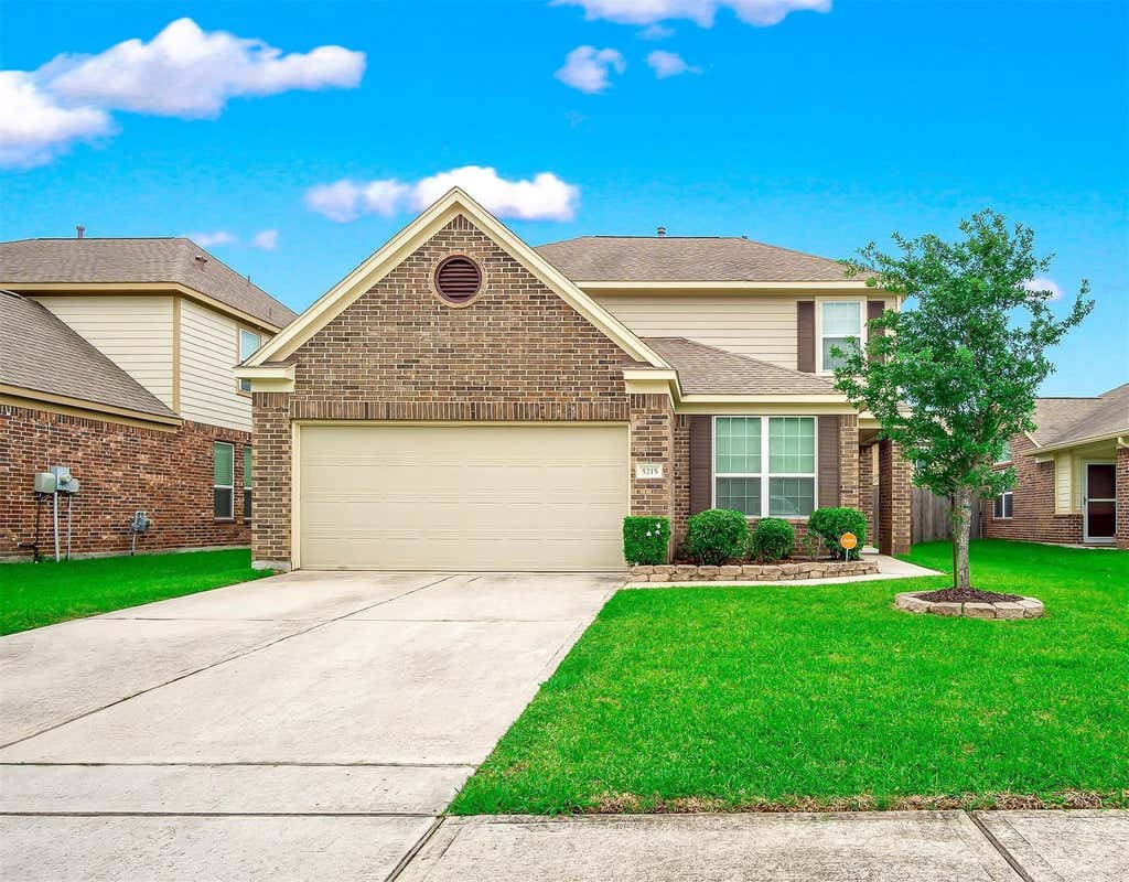 Photo of 5215 Espuela Lane, Baytown, TX 77521 (MLS # 28928162)