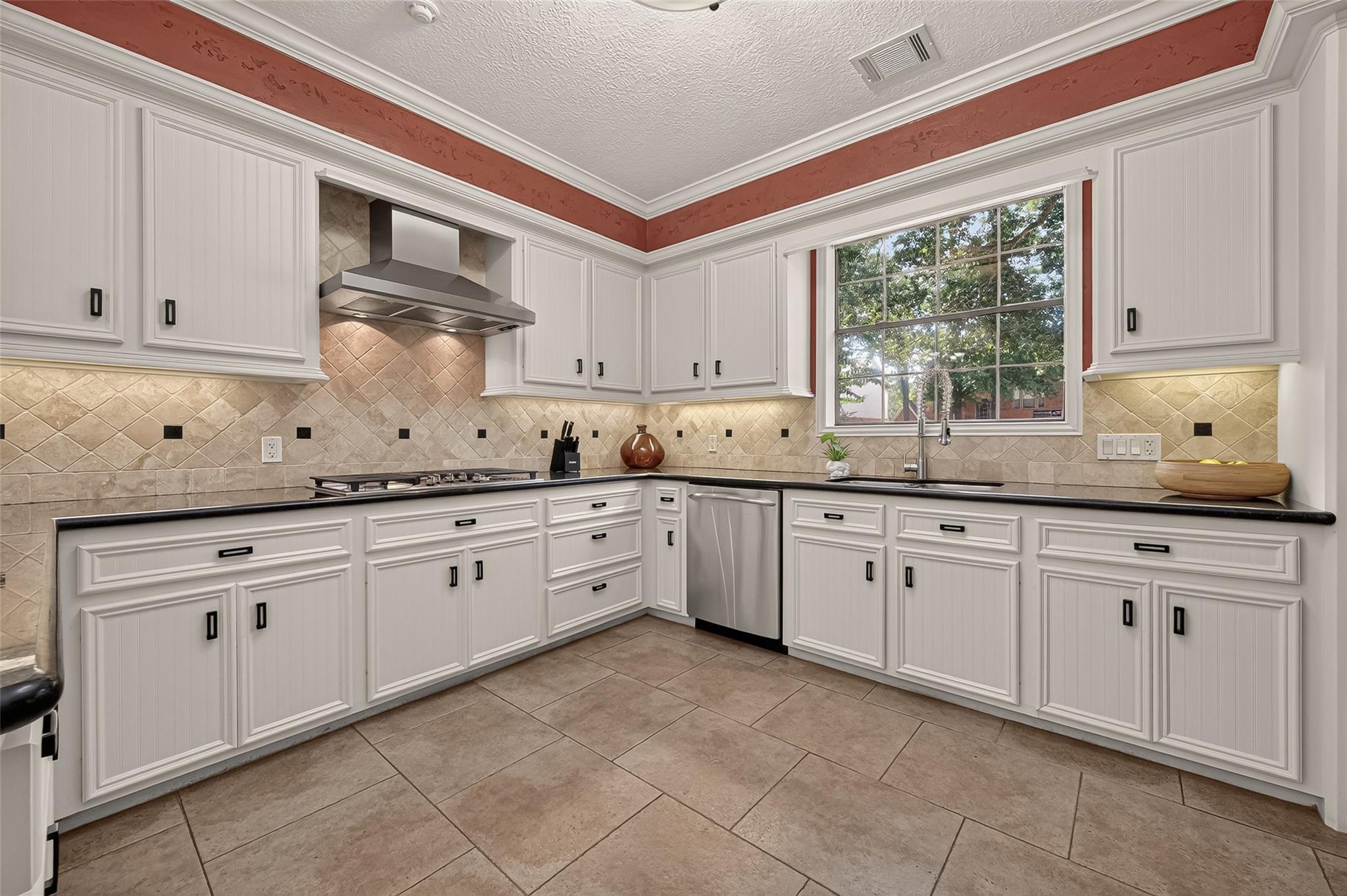 13207 Vinca Court