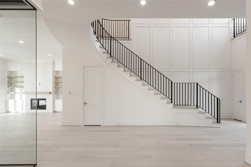 Photo of 4923 Mimosa St Drive, Bellaire, TX 77401 (MLS # 37845011)