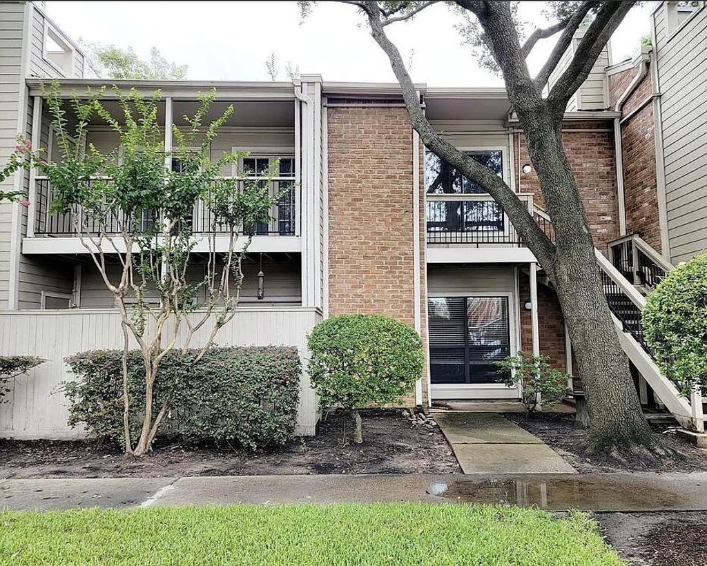 Photo of 2001 Bering Drive #6B, Houston, TX 77057 (MLS # 52058840)