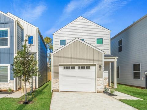 Photo of 714 W Dallas Street, Conroe, TX 77301 (MLS # 4180581)