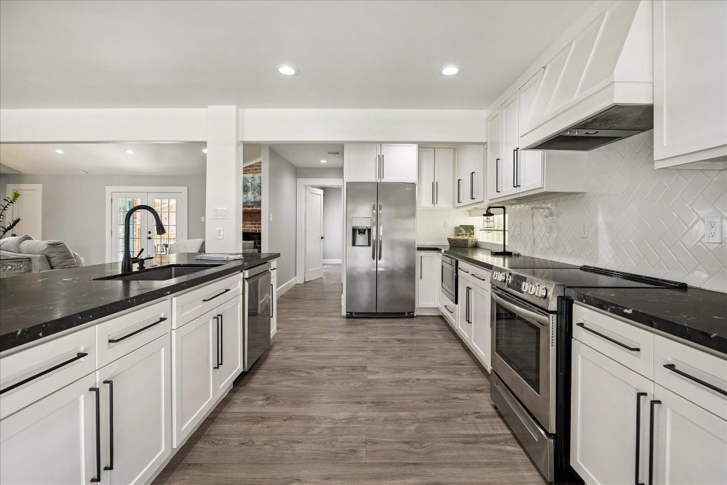 Photo of 4715 Braesvalley Drive, Houston, TX 77096 (MLS # 27372352)