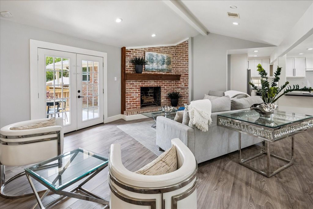 Photo of 4715 Braesvalley Drive, Houston, TX 77096 (MLS # 27372352)
