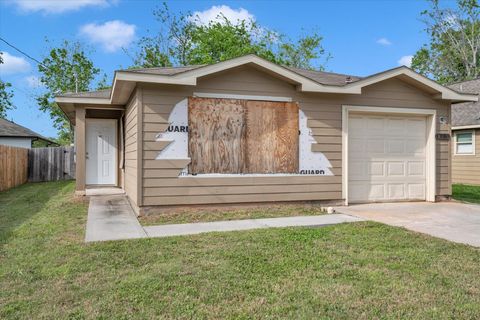 Tiny photo for 423 N Carolina Street, Houston, TX 77029 (MLS # 86465135)