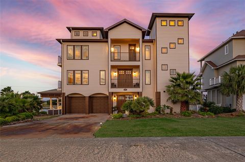 Homes For Sale - 26 Half Moon<br/> Hitchcock, TX 77563