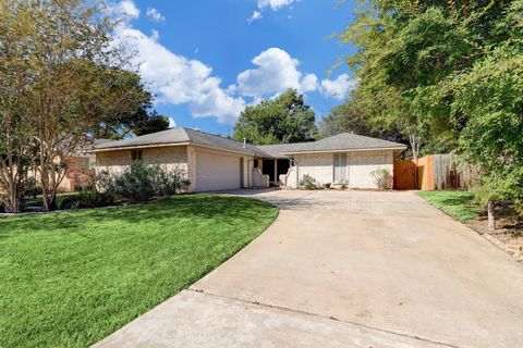 Photo of 2403 Tinechester Drive, Humble, TX 77339 (MLS # 67008171)