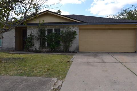 Photo of 10538 Long River Drive, Sugar Land, TX 77498 (MLS # 13155845)