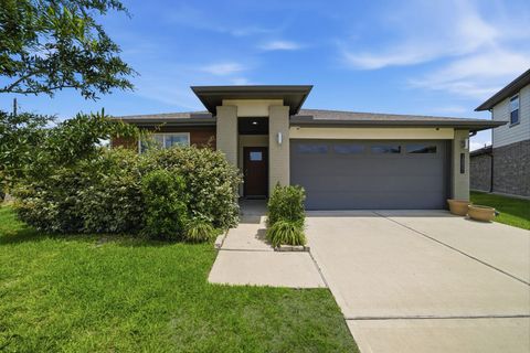 Apartment For Sale - 18802 Wedgewood Meadow Way<br/> Richmond, TX 77407