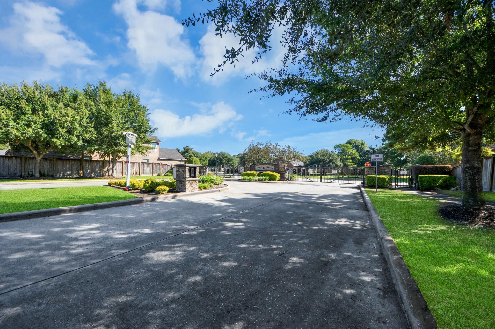 8522 Lighthouse Lake Lane
