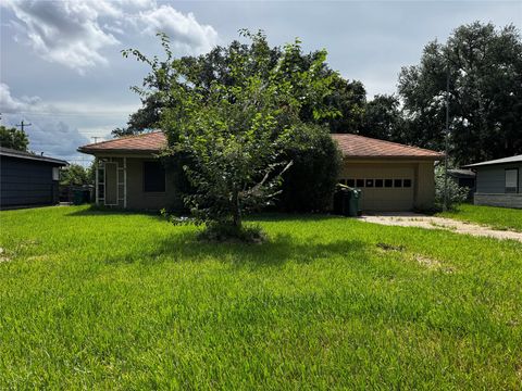 Photo of 1402 Melody Drive, La Marque, TX 77568 (MLS # 48341945)