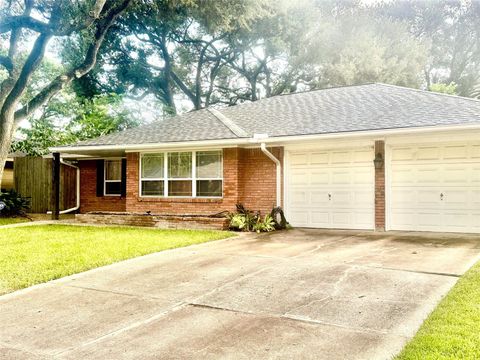 Photo of 5131 Torchlight Drive, Houston, TX 77035 (MLS # 47382703) Photo of 5131 Torchlight Drive, Houston, TX 77035 (MLS # 47382703)