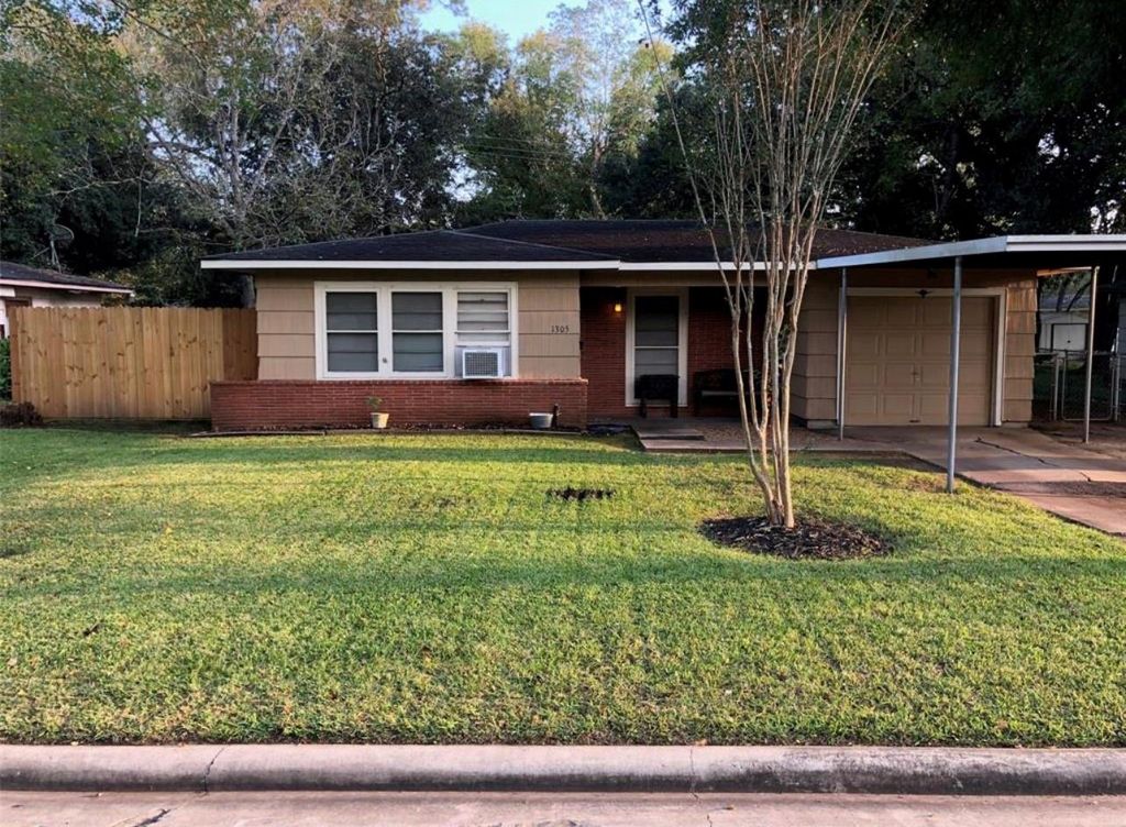 Photo of 1305 Elm Street, Richmond, TX 77469 (MLS # 2300199)