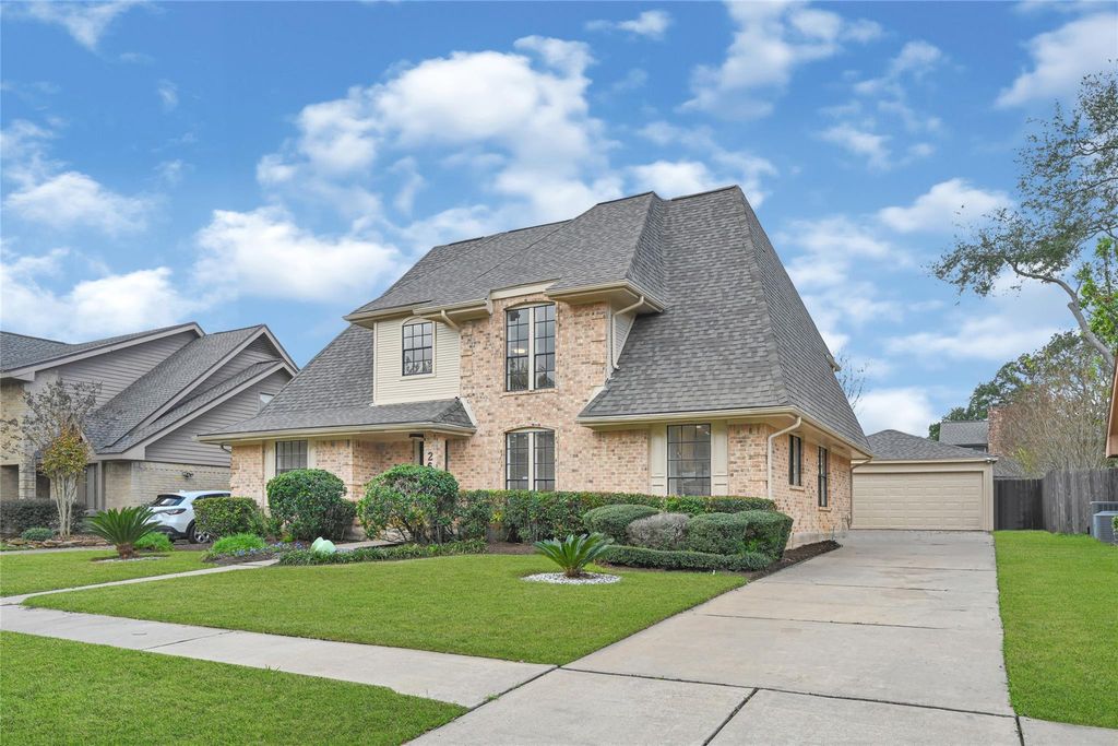 Photo of 2618 Valley Field Drive, Sugar Land, TX 77479 (MLS # 20934010)