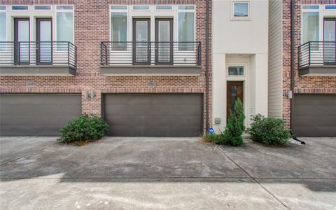 Photo of 5521 Larkin Street #B, Houston, TX 77007 (MLS # 83471197)