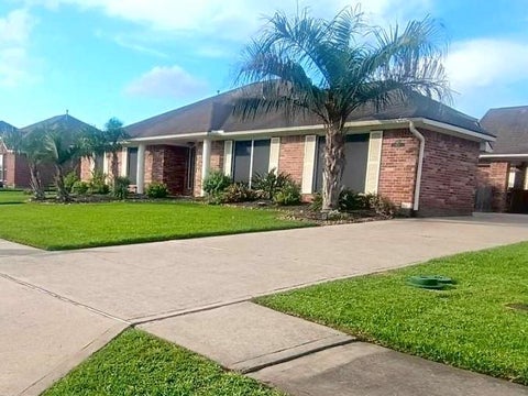 Homes For Sale - 410 Scarlet Sage Drive<br/> Galveston County, League City, TX 77573