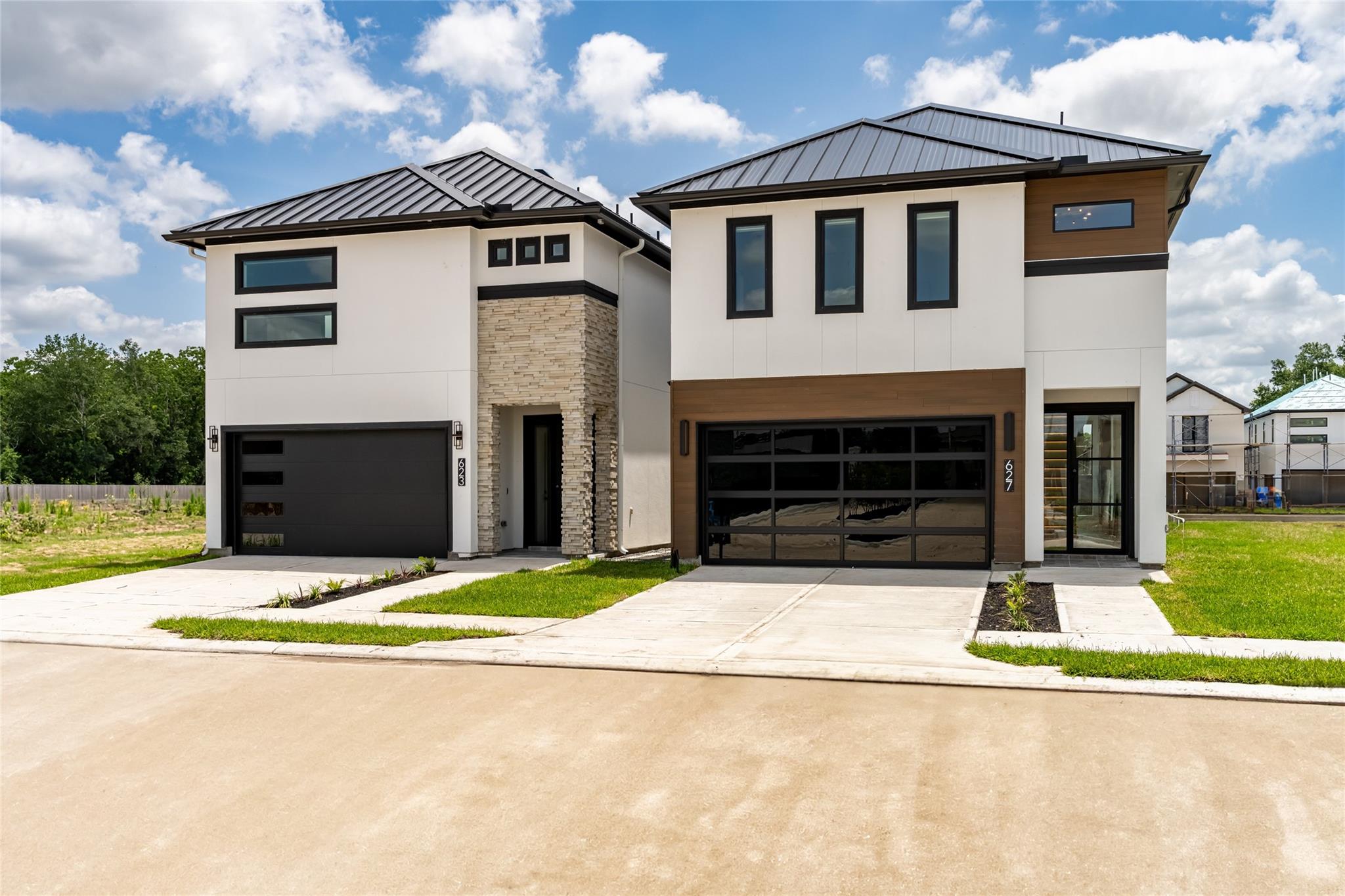 623 Winding Oaks