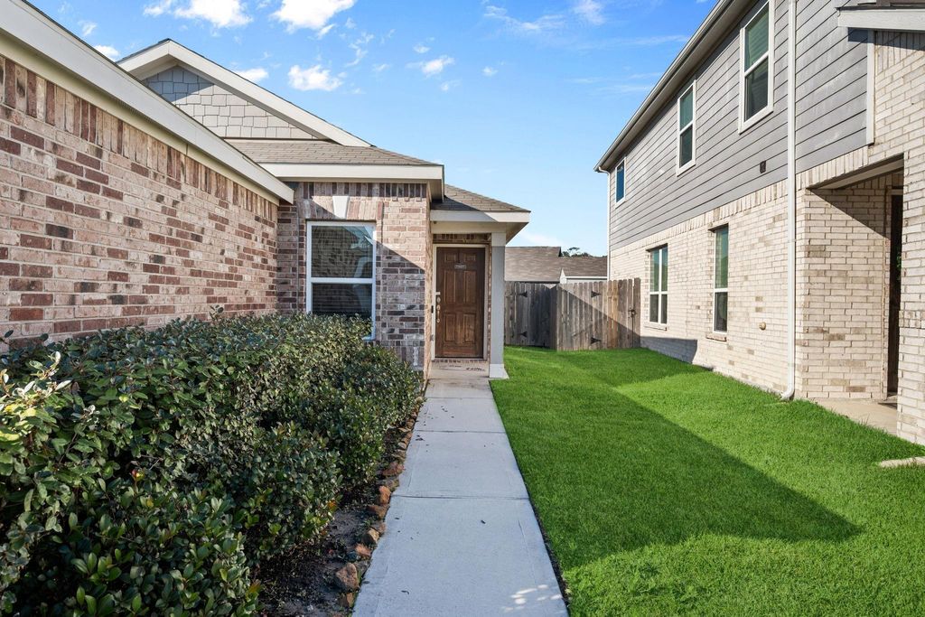 Photo of 12559 New Castle Park Lane, Houston, TX 77044 (MLS # 8885624)