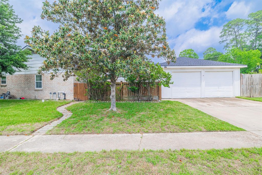 Photo of 11622 Chetman Drive, Houston, TX 77065 (MLS # 35385581)