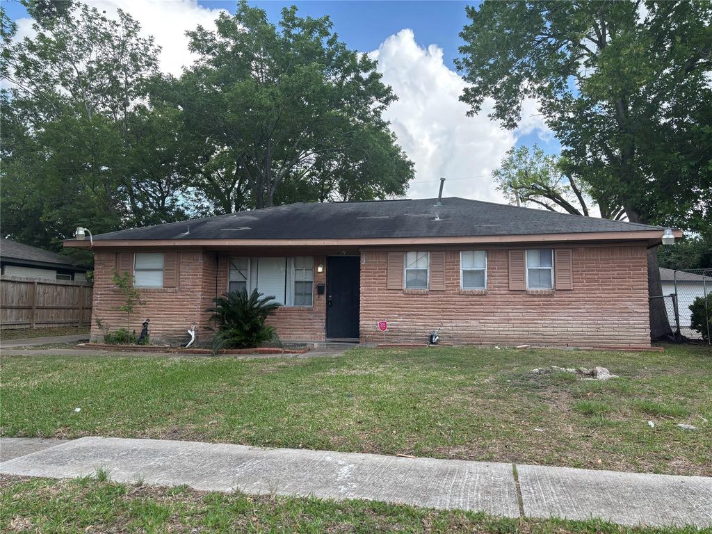 Photo of 4122 Ebbtide Drive, Houston, TX 77045 (MLS # 75894486)