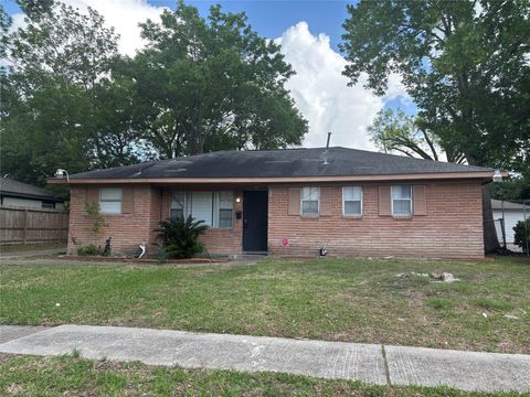 Photo of 4122 Ebbtide Drive, Houston, TX 77045 (MLS # 75894486)