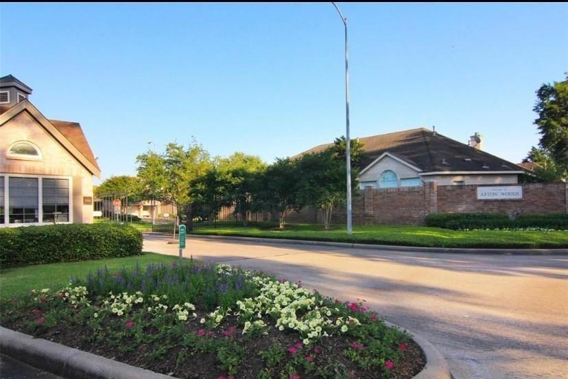 1211 Campton Court