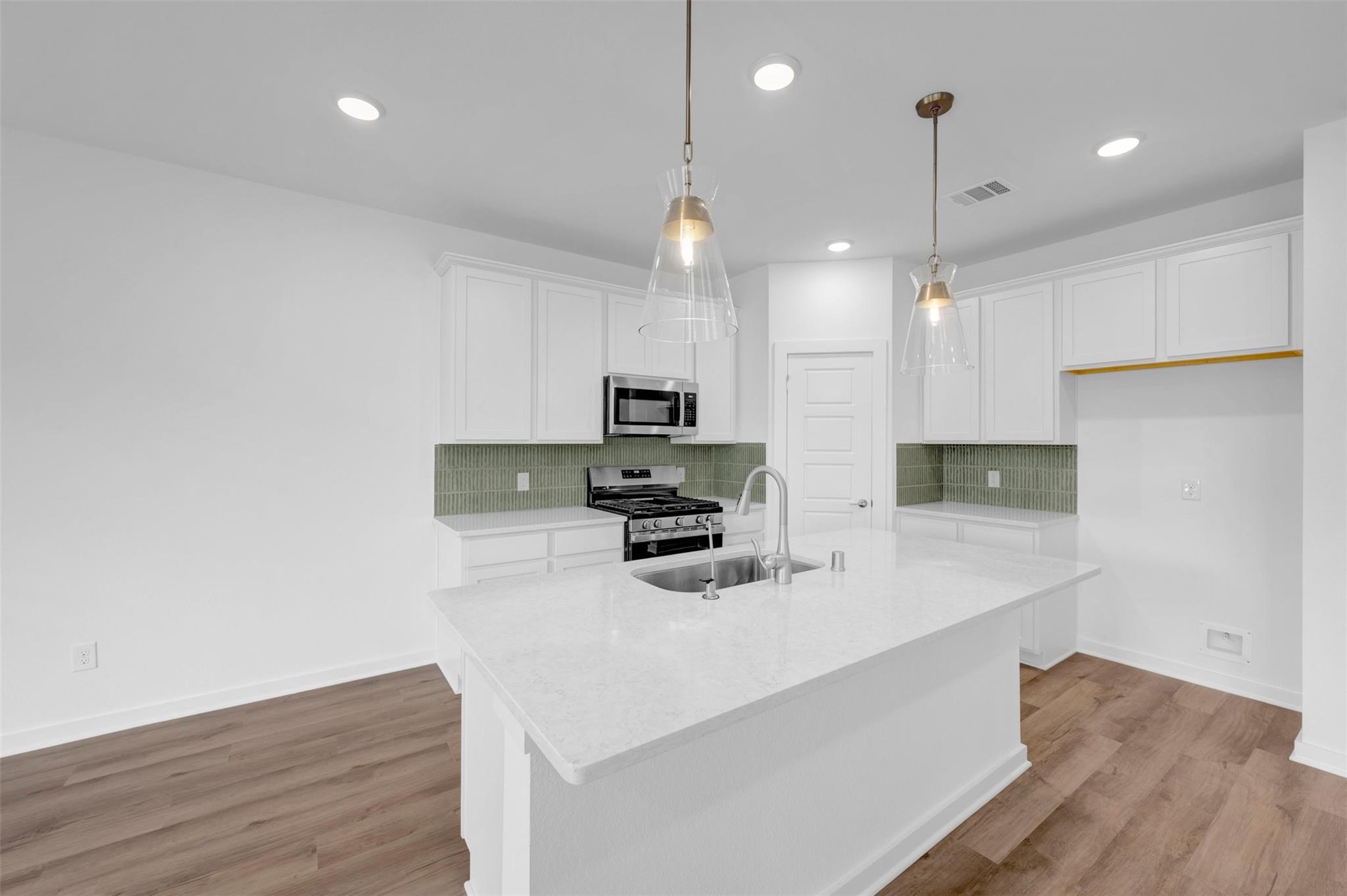 32207 Sunbeam Drive