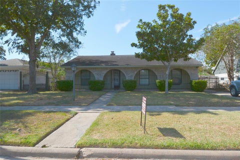 Photo of 10206 Huntington Wood Drive, Houston, TX 77099 (MLS # 19716618)