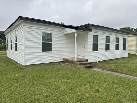 Photo of 1203 W 6th Street, Freeport, TX 77541 (MLS # 72985490) Photo of 1203 W 6th Street, Freeport, TX 77541 (MLS # 72985490)