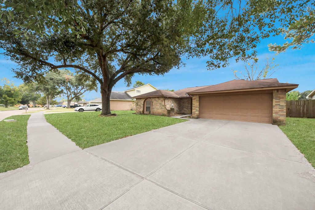Photo of 527 Oakdale Drive, Stafford, TX 77477 (MLS # 9250204)
