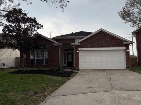 Homes For Sale - 3011 Grovewick Lane<br/> Dickinson, TX 77539