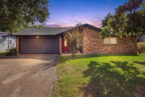 Photo of 321 Chestnut Street, Lake Jackson, TX 77566 (MLS # 24830285)