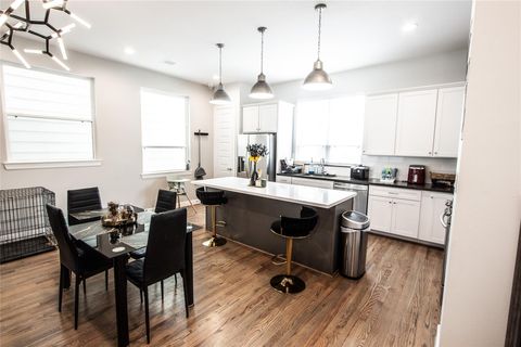 Photo of 2779 Clinton Dr, Houston, TX 77020 (MLS # 71036595)