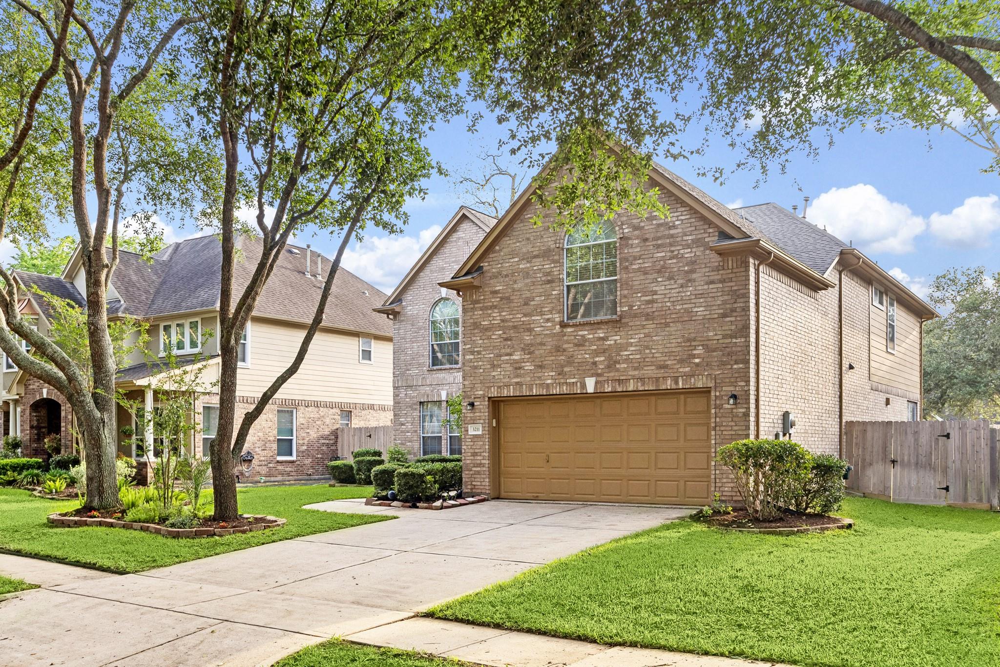 3211 Oak Cliff Lane