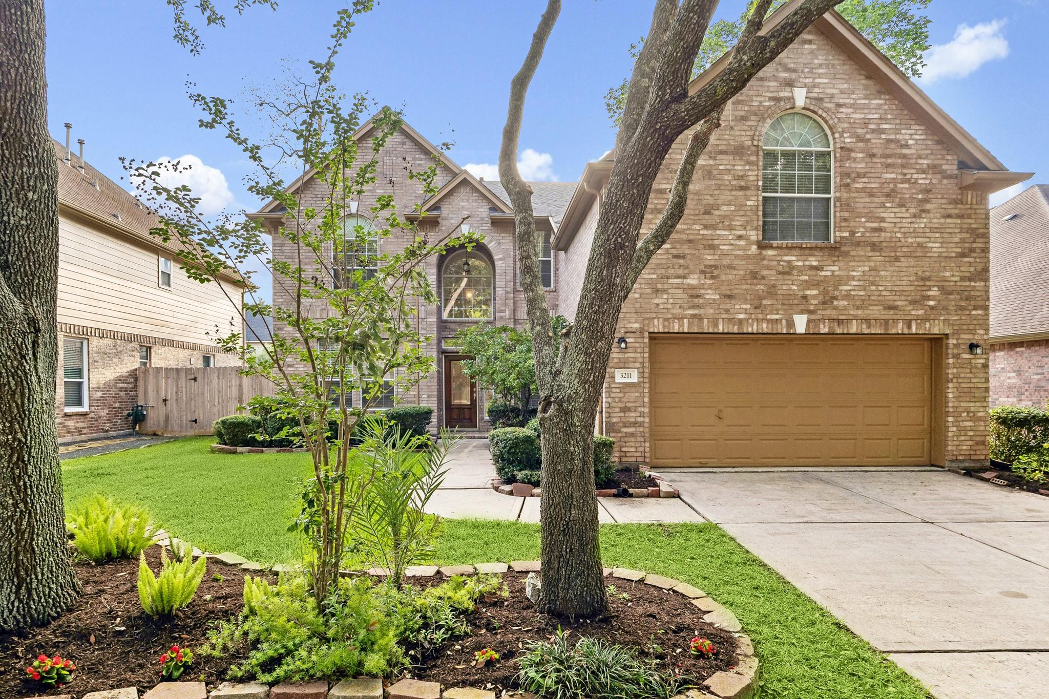 3211 Oak Cliff Lane