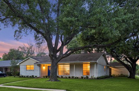 Photo of 8802 Hazen Street, Houston, TX 77036 (MLS # 33831649)