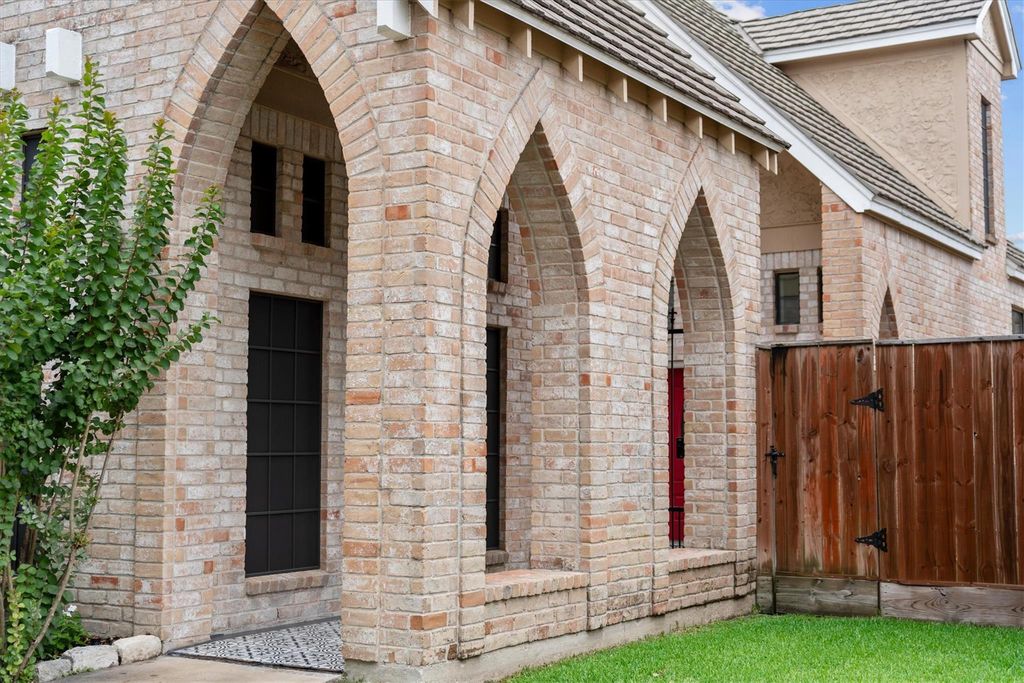 Photo of 5706 Glen Mist Lane, Houston, TX 77069 (MLS # 2608952)