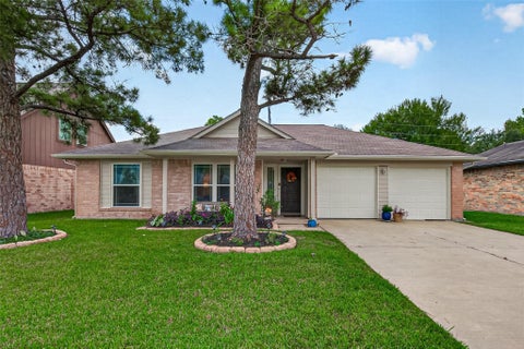 Photo of 2123 Collingsfield Drive, Sugar Land, TX 77478 (MLS # 88866828)