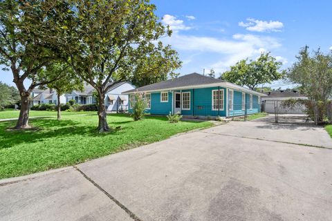 Photo of 6438 Pinehurst Dr, Houston, TX 77023 (MLS # 64095541)