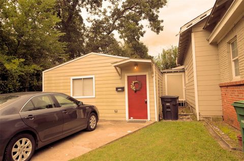 Photo of 824 W 19th Street #A, Houston, TX 77008 (MLS # 96211983)