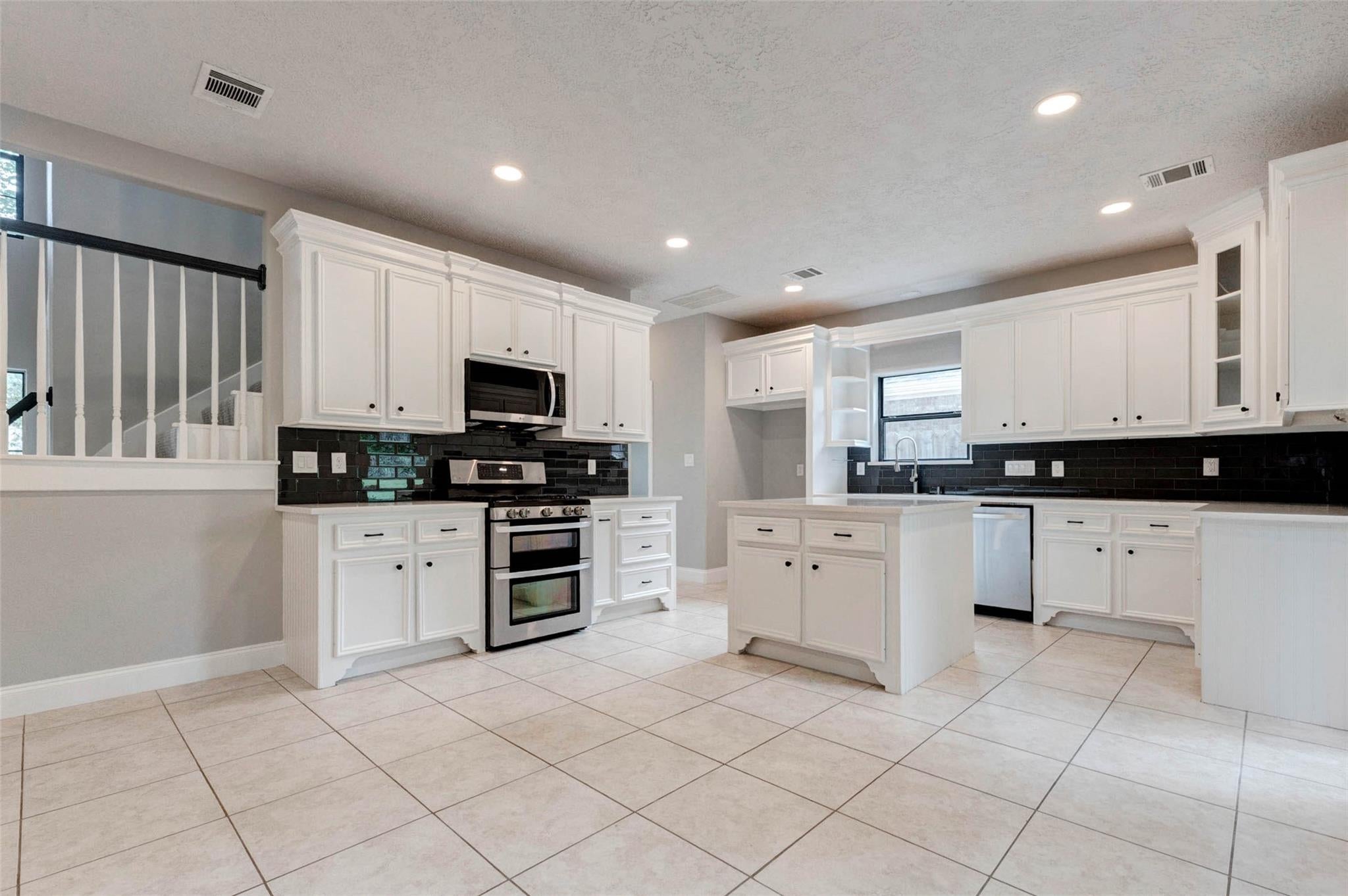 13731 Fountainview Drive